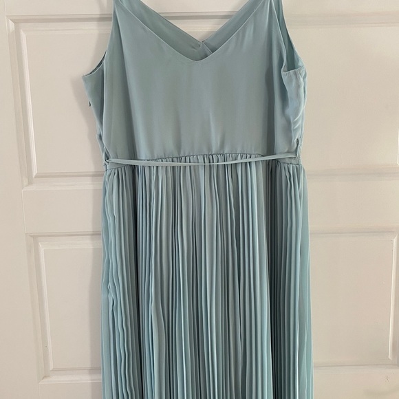 Dress with pleated bottom - Picture 2 of 2